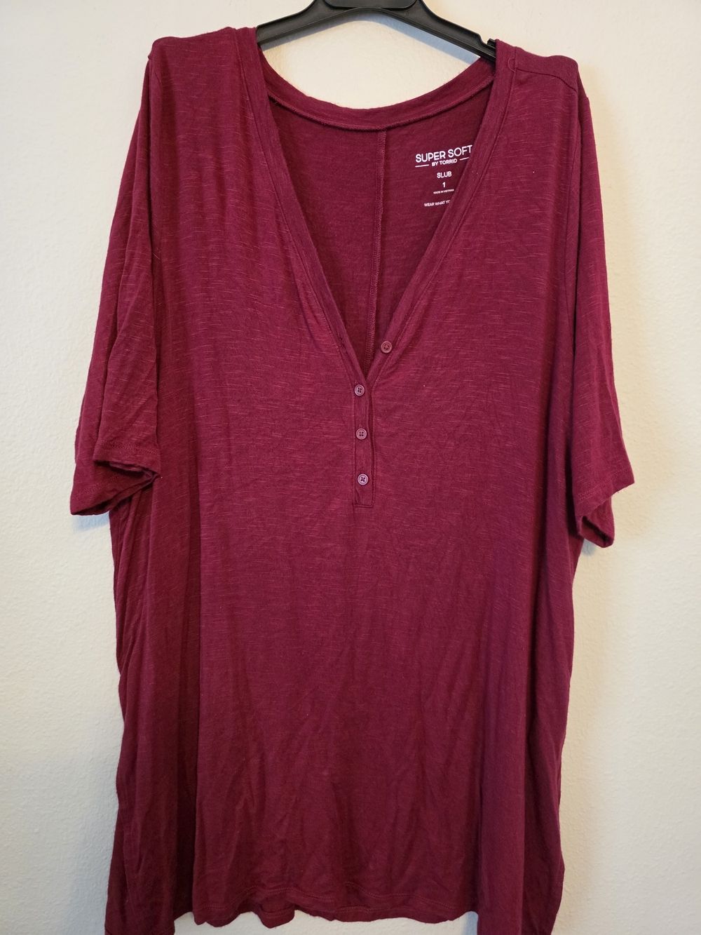 torrid Short-Sleeve V-Neck Tunic Top in Wine